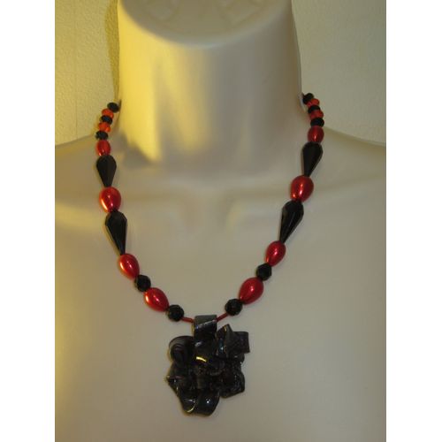 Collier Noir Et Rouge, Pendentif En Pâte Fimo