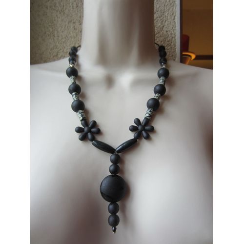 Collier Noir En Perles Polaris Avec Pendentif