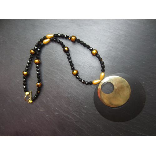 Collier Avec Pendentif Noir Et Or