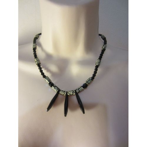 Collier Noir Avec Triple Pendentif