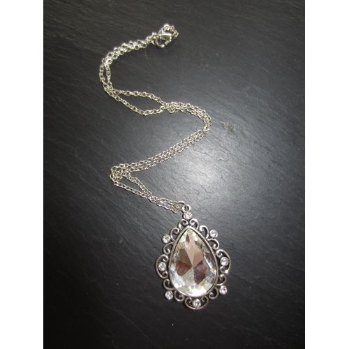 Collier Avec Pendentif En Strass