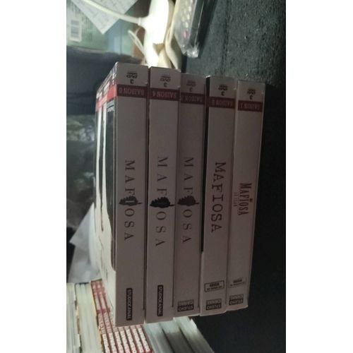 Mafiosa Intégrale Des 5 Saisons En Dvds En Excellent État , À Saisir