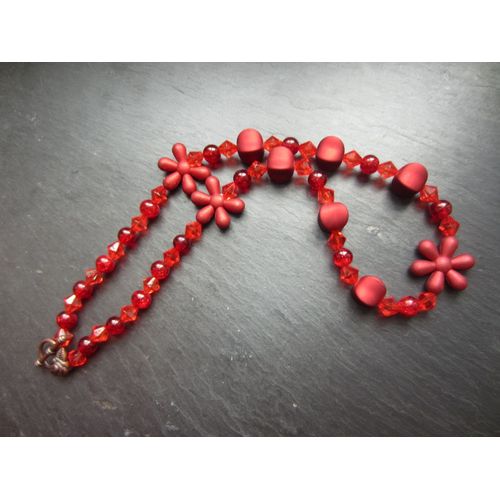 Collier Rouge Avec Perles Polaris