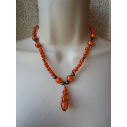 Collier Orange Avec Pendentif En Goutte