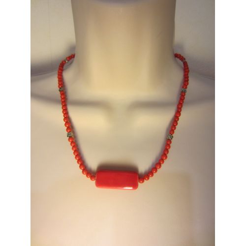 Collier Rouge Avec Pendentif En Céramique