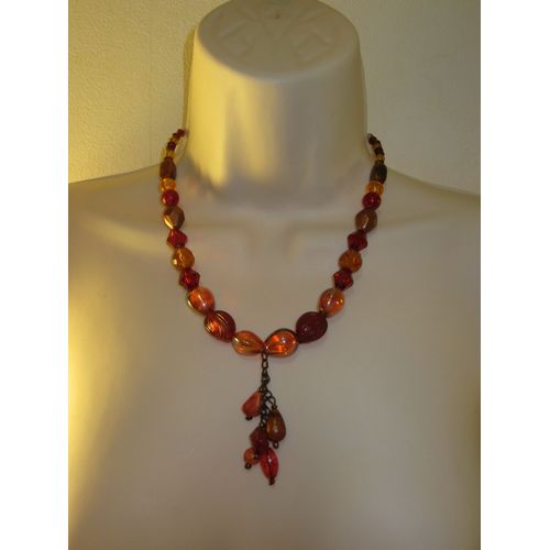 Collier Rouge Et Orange Avec Pendentif À Breloques