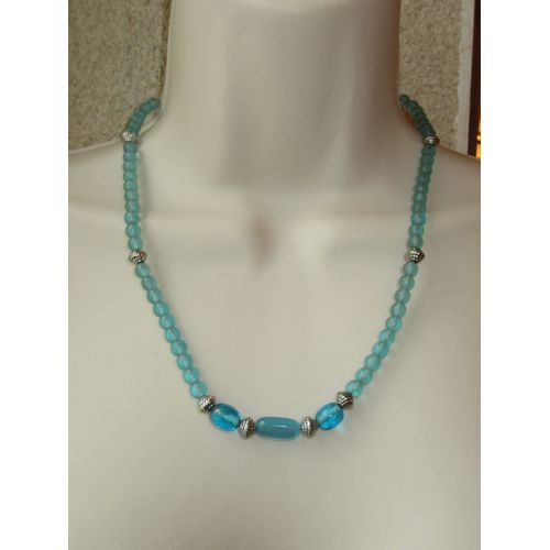 Collier Bleu Et Argenté En Perles De Verre