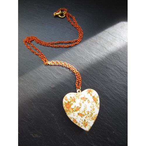 Collier Orange Avec C?ur En Médaillon