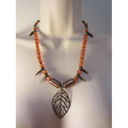 Collier Orange Et Bronze Avec Pendentif En Forme De Feuille