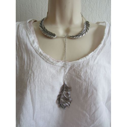 Collier Plastron Argenté Avec Feuilles