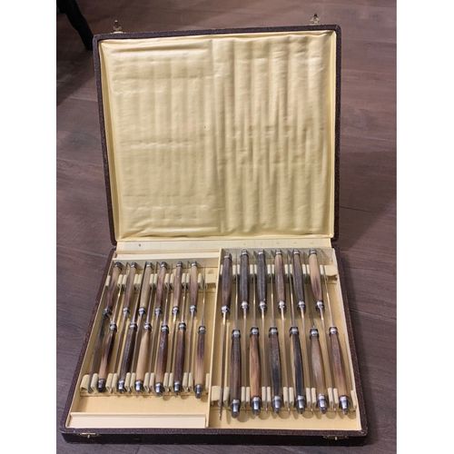 Coffret 24 Couteaux Anciens Inox Et Corne