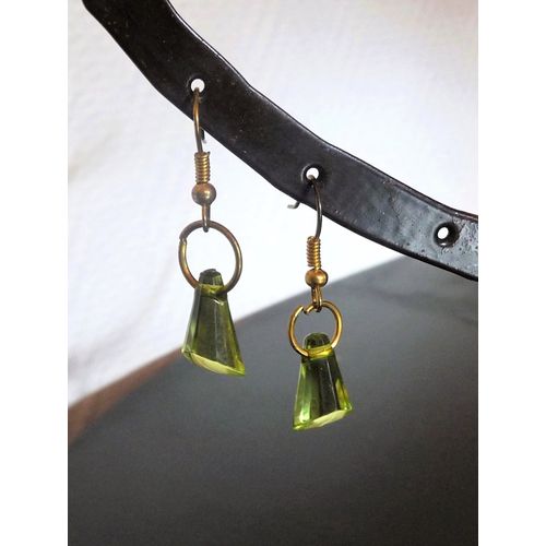Boucles D'oreilles Dormeuses En Métal Doré Et Plastique Vert Transparent