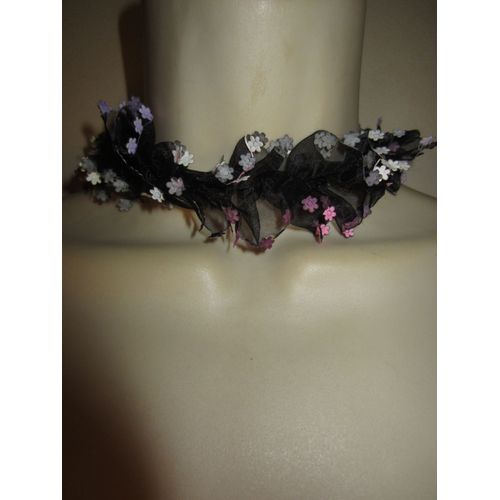 Collier Ras Cou Noir Froncé
