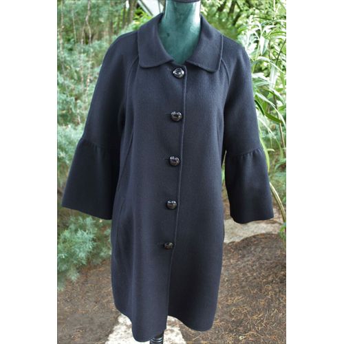 Manteau Noir Caroll À La Coupe Très Feminine..Taille Étiquetèe:40.