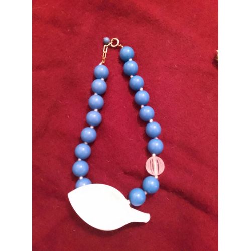 Collier Fantaisie Bleu/Blanc Attache Métal Doré.