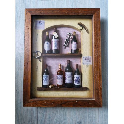 Tableau vitrine 7 bouteilles de vin en bois 41X32 cm
