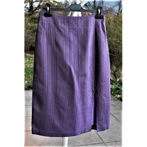 Jupe Courte Caroll Violette,Taille Étiquetèe:40.