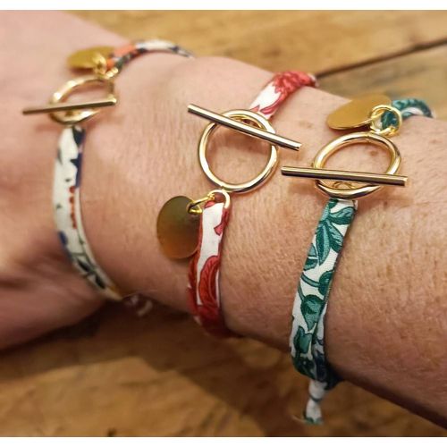 3 Bracelets En Tissu Liberty Et Breloques