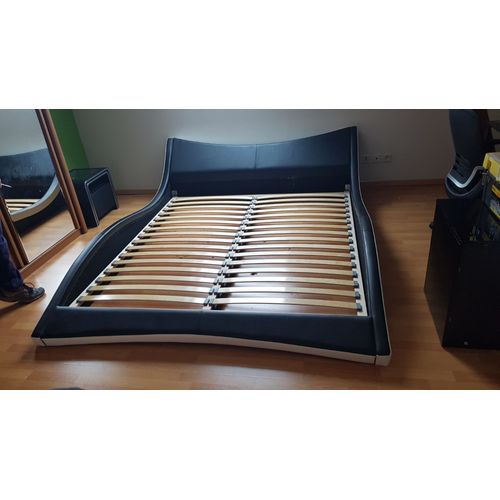 Lit Design Cayenne De 2015 De Couleur Noir Et Blanc, Dimensions 180*200 Cm En Cuir Et Similicuir.