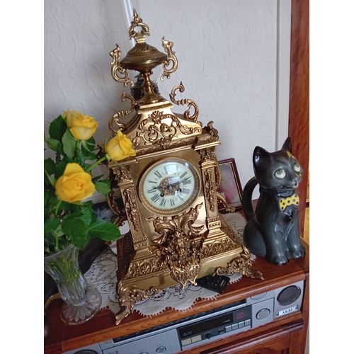 Horloge ancienne dorée à la feuille d'or