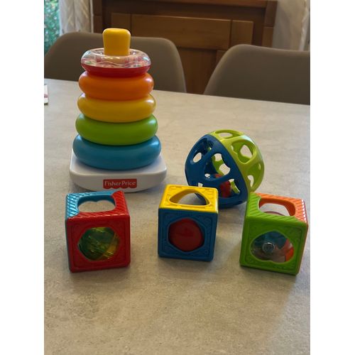 Ensemble De Jeux D’Éveils Pour Bébés : Pyramide Multicolore Fischer Price , 3 Cubes Sonores  Et Sphère Creuse Sonore