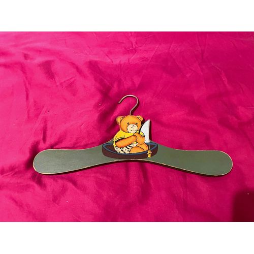 Cintre enfant ourson pêchant bois peint