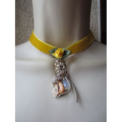 Collier Ras Du Cou Jaune Avec Pendentif