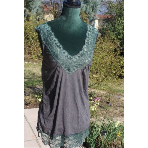 Joli Débardeur Kaki Ange Avec Bretelles, Encolure Et Bas En Belle Dentelle Vert Bouteille.Taille Étiquetèe:2.