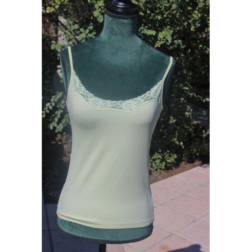 Débardeur Vert Clair Ou Bleu Ciel Avec Petite Dentelle Devant.Taille Étiquetèe:40