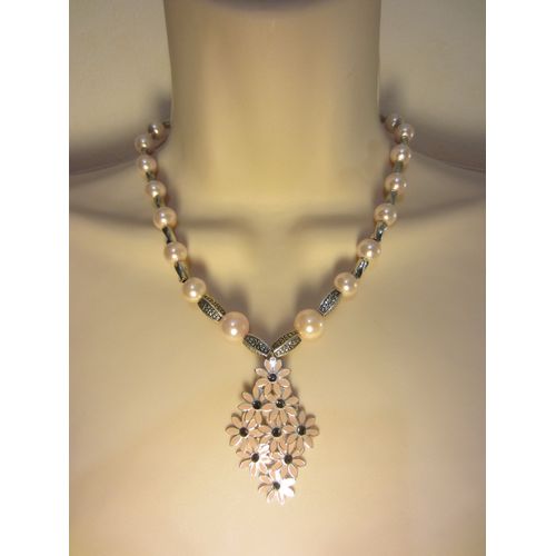 Collier Rose Et Argenté Avec Pendentif Fleur