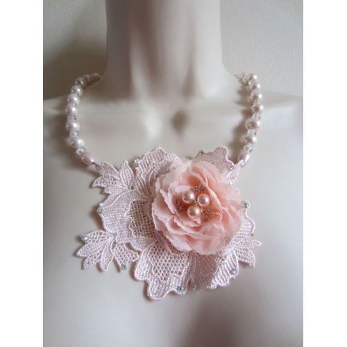 Collier Rose En Dentelle Et Perles