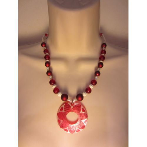 Collier Rouge Et Blanc Avec Pendentif En Nacre