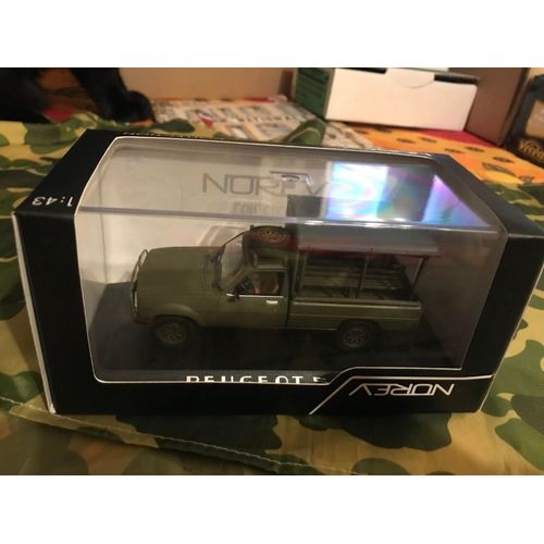 Vehicule Peugeot 504 Pick Up Version Militaire En Zamac 1/43eme Norev En Boite-Norev