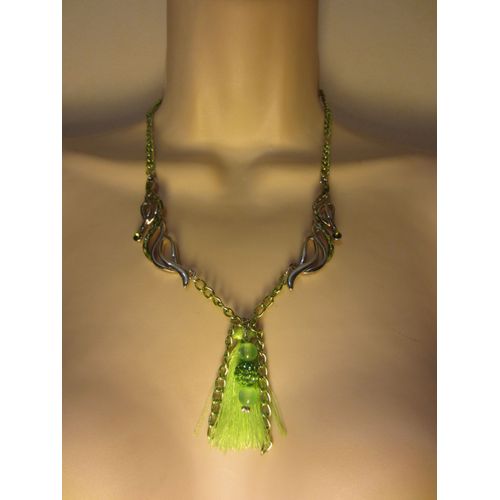 Collier Vert Avec Pompon