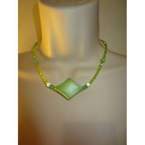 Collier Ras-Cou Vert Avec Pendentif Satiné
