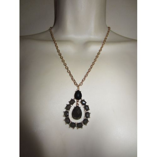 Collier Doré Avec Pendentif Noir