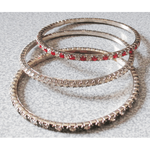 Ensemble De 3 Bracelets Vintage Rigides Maty-Intérieur Plaqué Argent-Extérieur Serti De Pierres Synthétiques-1 Ton Blanc+1 Ton Rouge+1 Ton Vert-Diamètre 65mm-Pratiquement Jamais Portés Depuis 40ans