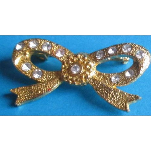 Petite Broche Dorée Très Brillante Représentant Un Joli Noeud Souligné De Fausses Pierres Blanches-Jamais Portée Depuis Plus De 50 Ans