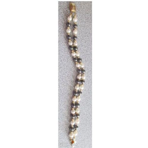 Bracelet Vintage Fantaisie Formé De 2 Rangs De Perles Grises, Blanches Et Dorées Reliés Par Des Petites Barrettes Dorées-Fermoir Ciselé-Longueur 17cm-Très Brillant-Jamais Porté