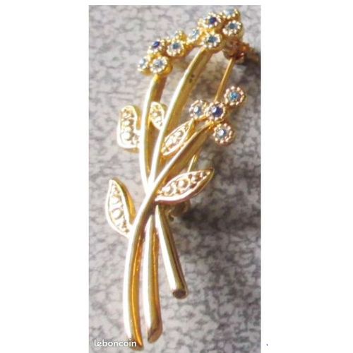 Délicate Petite Broche En Métal Doré Formée De Fleurs Avec Petites Pierres Bleues Sur Du Feuillage Ciselé Et Dont Les Tiges S'entrelacent-Aspect Brillant-Hauteur 5cm-Bijou Movitex Jamais Porté