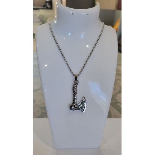 Collier Pendentif Hache Argentee !