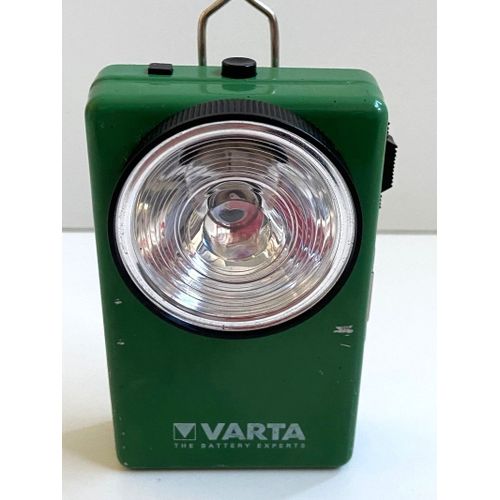 Ancienne Lampe De Poche Vintage Varta Collector Tôle Peinte Vintage 70' Design