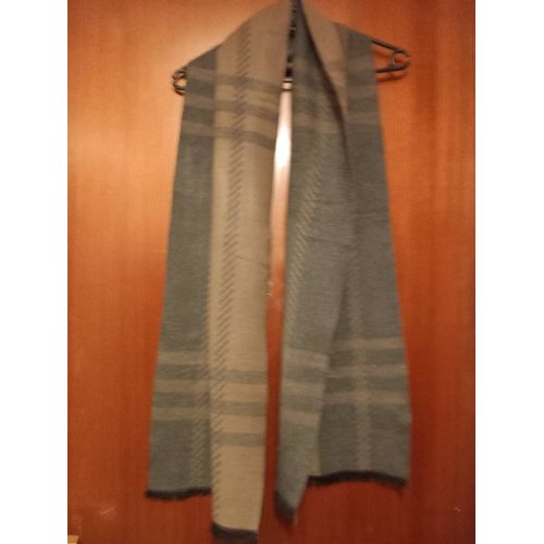 Echarpe Homme Imprimée Figures Géométrique Sciarpa, Coloris Marron Gis Foncé, Etites Franges Aux Extrémités, 80% Viscose, 20% Coton, Longueur 176 Cm, Largeur 31 Cm.