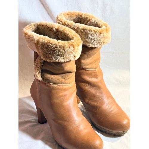 Bottines Femme Fourrées  Pointure 38- Beige A Talons- Très Bon État - Talons 9 Cm- Pratiquement Pas Usés- Semelles Compensées Très Bon États- Fourrure Intérieure Très Douces