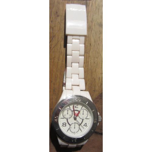 Montre Bracelet Articulée Dorotennis Inclus Pile Et 2 Maillons Supplémentaires