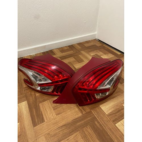 Paire Defeu Arrière Peugeot 208 