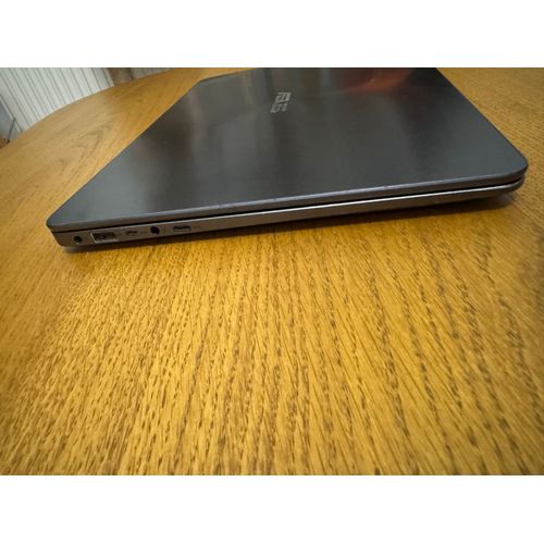 Asus Zenbook UX430 - 14" Intel Core i5-8250U - 1.6 Ghz - Ram 8 Go - SSD 256 Go