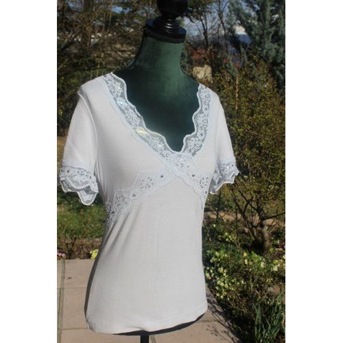 T Shirt Bleu Clair .Taille Étiquetèe:40.