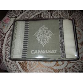 Coffret Le Jacquard Français :Un Torchon + Un Essuie Mains Couleur Perle Brodés Canalsat,100% Coton ,Made In France .