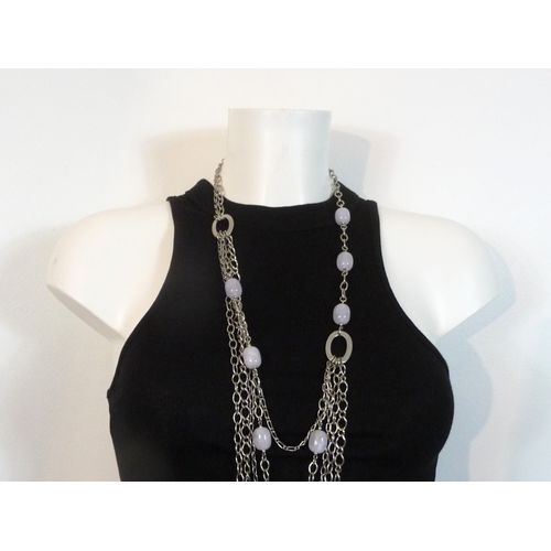 Collier/ Sautoir En Métal Argenté Avec Des Perles En Plastique Gris